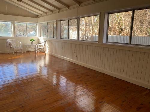 Yellow Door House Adelong
