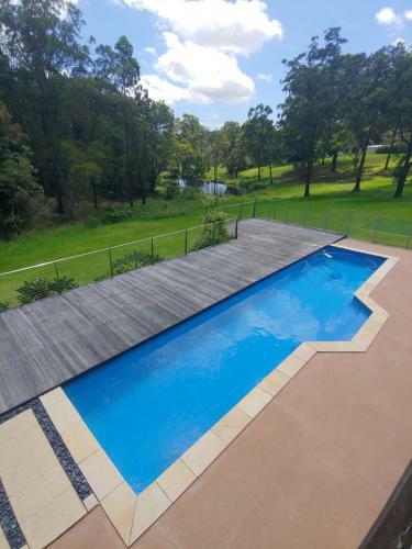 Hinze Dam Luxury Cabin Retreat