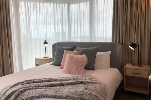96 North Terrace Stylish Penthouse Apartment