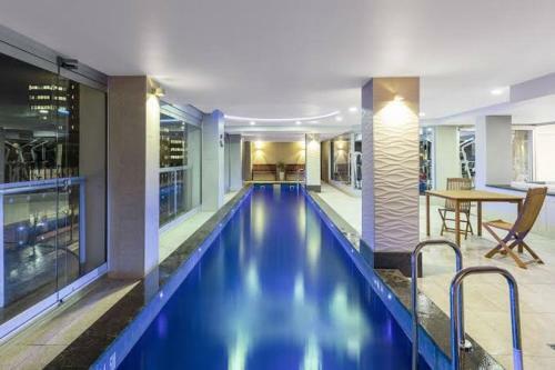 96 North Terrace Stylish Penthouse Apartment