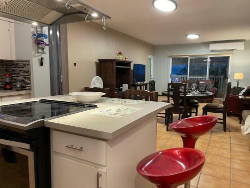 Apartamento Condo With Ocean View And Pool On Beach Court