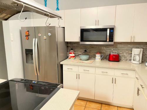 Apartamento Condo With Ocean View And Pool On Beach Court