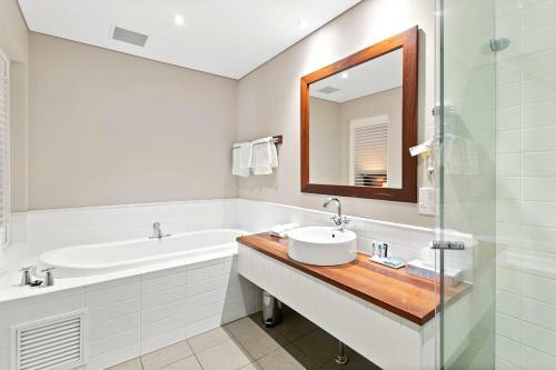 Caves House Hotel