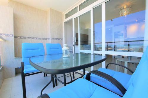 Central Apartment Overlooking Yumbo Centre With Heated Pool