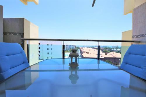 Central Apartment Overlooking Yumbo Centre With Heated Pool
