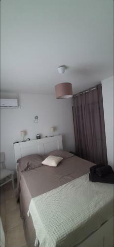 Charmant Haut De Villa Avec Piscine Partagee