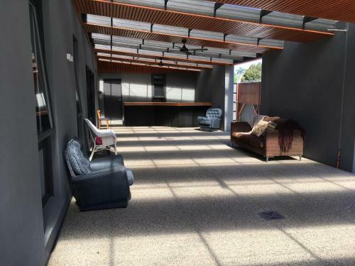 The Executive Spacious Home With A Pool