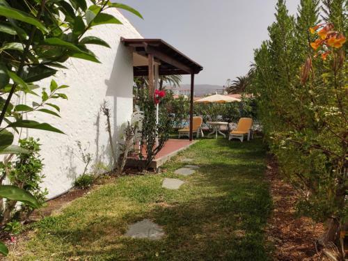 Lovely 2 Bedroom Bungalow With Parking
