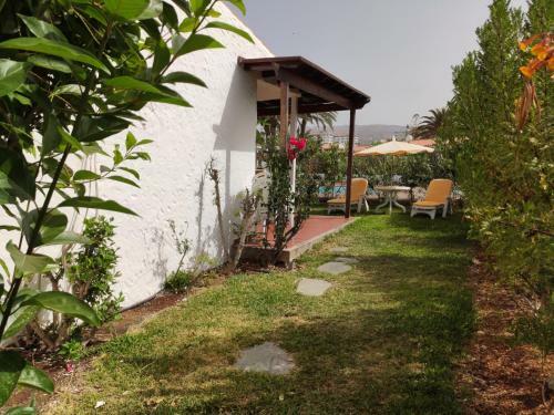 Lovely 2 Bedroom Bungalow With Parking