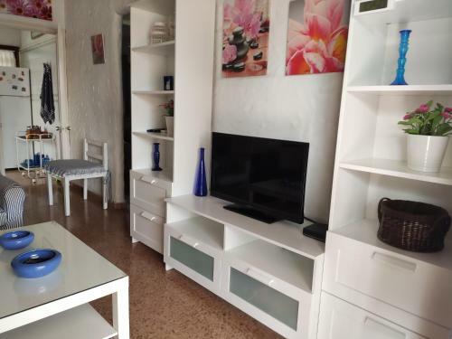 Lovely 2 Bedroom Bungalow With Parking