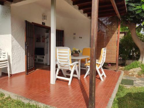 Lovely 2 Bedroom Bungalow With Parking