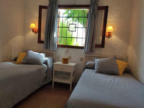 Lovely 2 Bedroom Bungalow With Parking