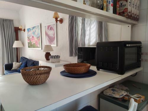 Lovely 2 Bedroom Bungalow With Parking