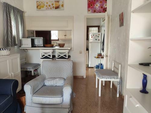 Lovely 2 Bedroom Bungalow With Parking