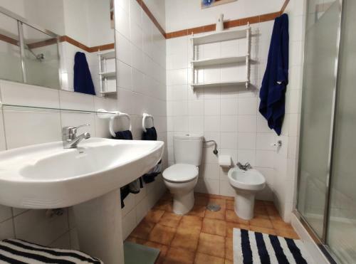 Lovely 2 Bedroom Bungalow With Parking