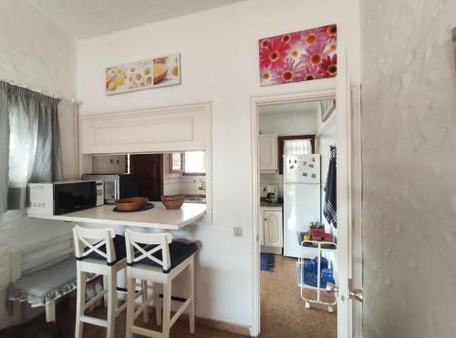 Lovely 2 Bedroom Bungalow With Parking