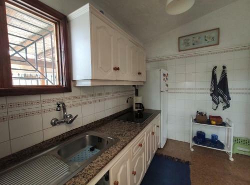Lovely 2 Bedroom Bungalow With Parking