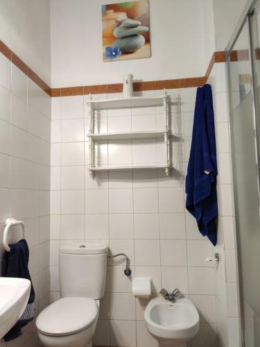 Lovely 2 Bedroom Bungalow With Parking