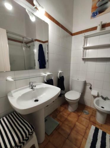 Lovely 2 Bedroom Bungalow With Parking