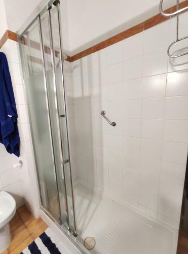 Lovely 2 Bedroom Bungalow With Parking