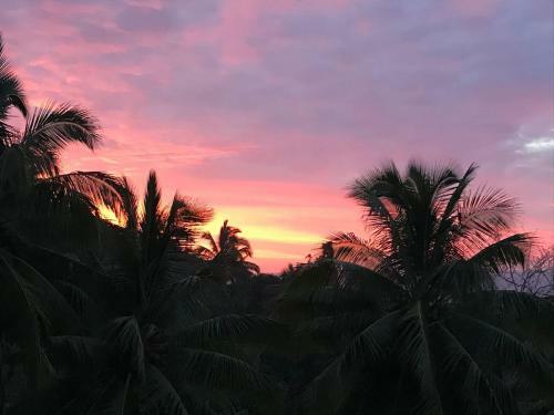 Pacific Views, Tranquil Location, Large Home, Navy House 2