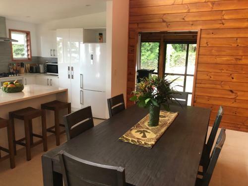 Pacific Views, Tranquil Location, Large Home, Navy House 2