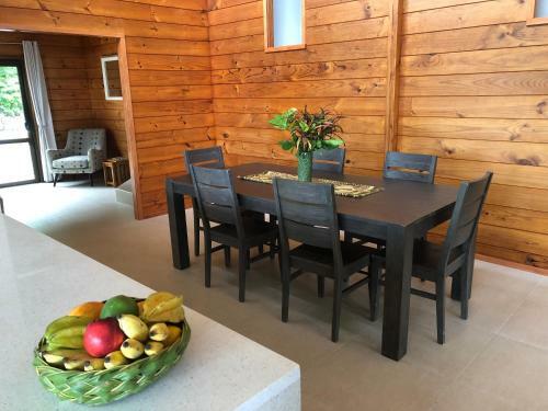 Pacific Views, Tranquil Location, Large Home, Navy House 2