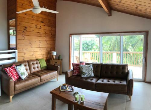 Pacific Views, Tranquil Location, Large Home, Navy House 2
