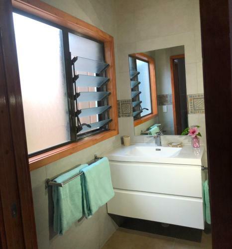 Pacific Views, Tranquil Location, Large Home, Navy House 2