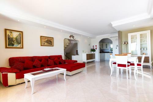 Sea Edge Friendly Villa