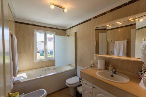 Sea Edge Friendly Villa