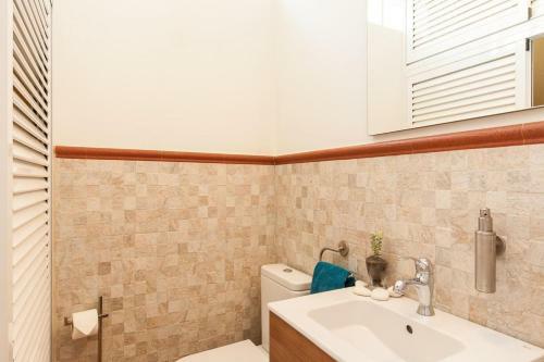 Sea Edge Friendly Villa