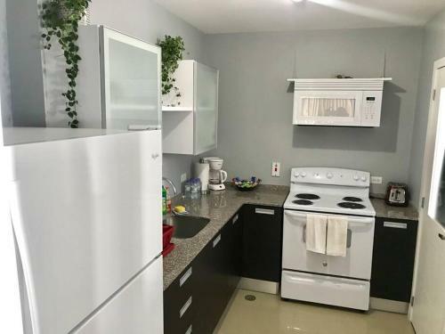 Modern 3 Bedroom Condo In Private Community 8