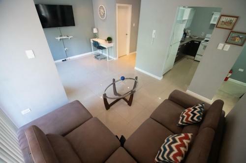Modern 3 Bedroom Condo In Private Community 8