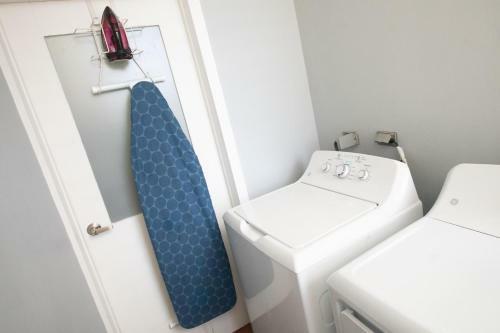 Modern 3 Bedroom Condo In Private Community 8