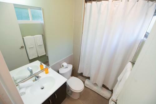 Modern 3 Bedroom Condo In Private Community 8