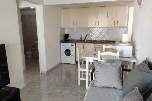 1 Bedroom Bungalow Next Yumbo Center. Free Parking
