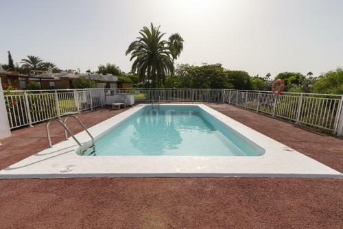 Los Melocotones Maspalomas Private Access Garden Pool