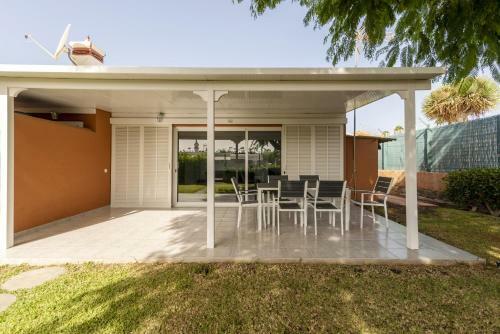 Los Melocotones Maspalomas Private Access Garden Pool
