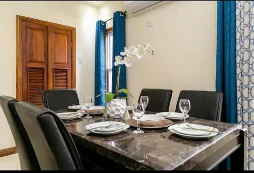 Penthouse Suite @ Malachi Apartment