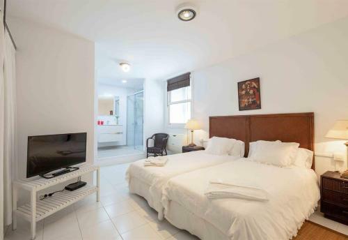 Refurbished Seafront Apartment