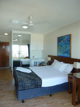 Aparthotel Cullen Bay Resorts