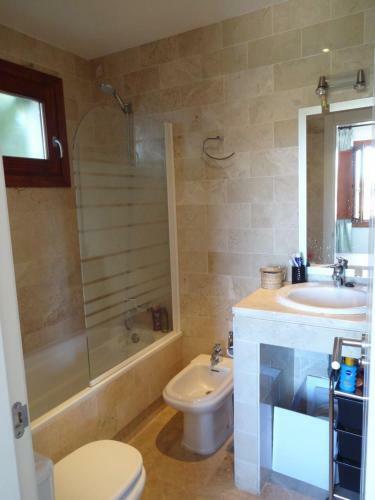 Modern 2 Bedroom Duplex- Golf, Mountains,sea, Pool