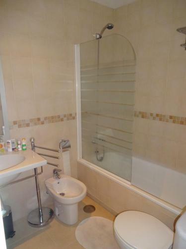 Modern 2 Bedroom Duplex- Golf, Mountains,sea, Pool