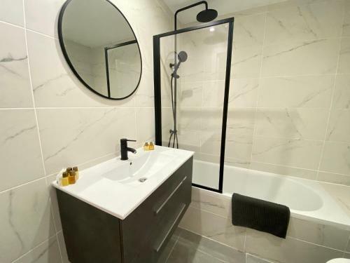 Cozy Apartment - Sea Views - Near To Beach