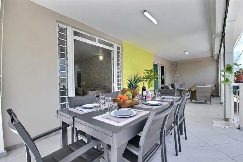 Villa Perle D'or, Dans Bourg de Sainte-anne, Jacuzzi, Plage � 5' � Pied
