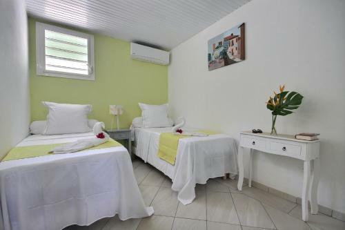 Villa Perle D'or, Dans Bourg de Sainte-anne, Jacuzzi, Plage � 5' � Pied