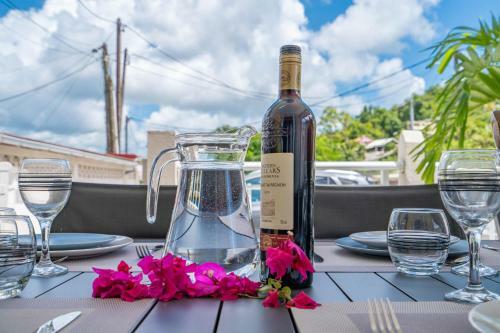 Villa Perle D'or, Dans Bourg de Sainte-anne, Jacuzzi, Plage � 5' � Pied