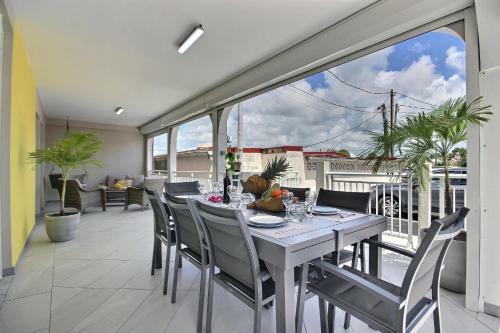 Villa Perle D'or, Dans Bourg de Sainte-anne, Jacuzzi, Plage � 5' � Pied