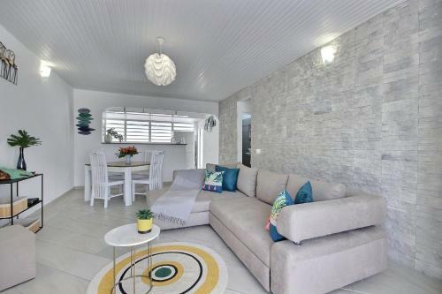 Villa Perle D'or, Dans Bourg de Sainte-anne, Jacuzzi, Plage � 5' � Pied